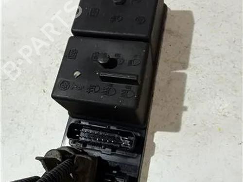Used Fuse box Fuse box 23929098 23929098