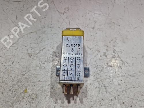 Used Fuse box Fuse box MERCEDES-BENZ CLK (C208) CLK 320 (208.365) (218 hp) 33654640 33654640