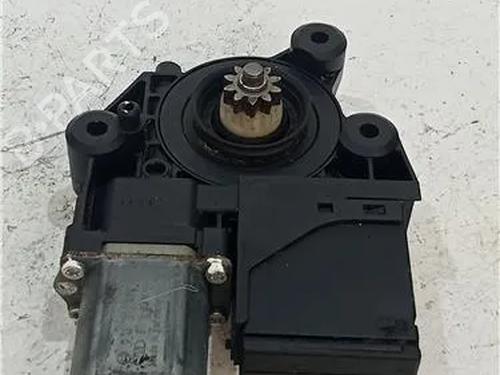 Portierruitmotor rechtsvoor RENAULT SCÉNIC I MPV (JA0/1_, FA0_) 1.9 dCi (JA05, JA1F) (102 hp) 23911956