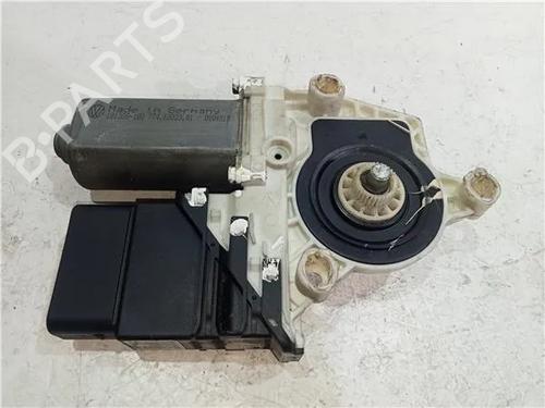 Vindusheismotor høyre foran VW GOLF IV (1J1) 1.4 16V (75 hp) 23912183