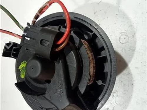 Used Heater blower motor DACIA SANDERO II 1.0 SCe 75 (B8JC, B8JD, B8NC) (73 hp) 23931600