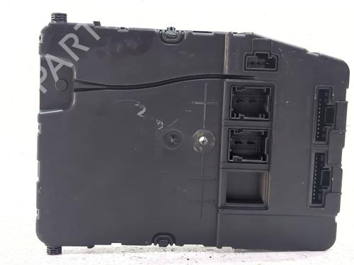 Used Fuse box Fuse box 37088894 37088894