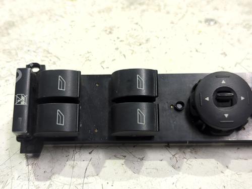 Used Left front window switch Left front window switch FORD FOCUS II (DA_, HCP, DP) 2.0 TDCi (136 hp) 39956433 39956433
