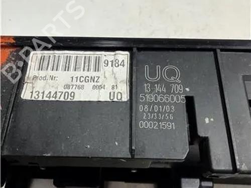 Fuse box OPEL VECTRA C (Z02) 1.9 CDTI (F69) | BP23926975E1 - Image 3