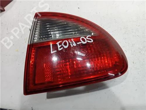 Højre baglygte SEAT LEON (1M1) 1.9 TDI (110 hp) 23917015