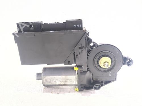 Portierruitmotor linksvoor AUDI A4 B6 (8E2) 1.9 TDI (130 hp) 32163504
