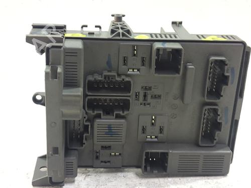 Used Fuse box Fuse box 38702998 38702998