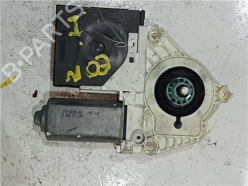 Rudehejsemotor forskærm venstre SEAT LEON (1P1) 2.0 TDI 16V (140 hp) 23913158