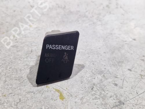 switch-toyota-yaris-_p9_-2005-2006-2007-2008-2009-2010-2011-2012-2013-2014-33319919 main image