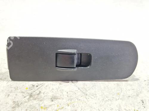 Used Right front window switch MITSUBISHI COLT VI (Z3_A, Z2_A) 1.1 (Z31A, Z32A) (75 hp) 29698293