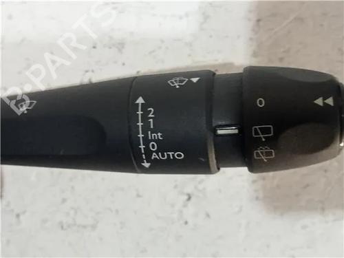 Switch CITROËN C4 CACTUS 1.6 BlueHDi 100 | BP23918652I30 
