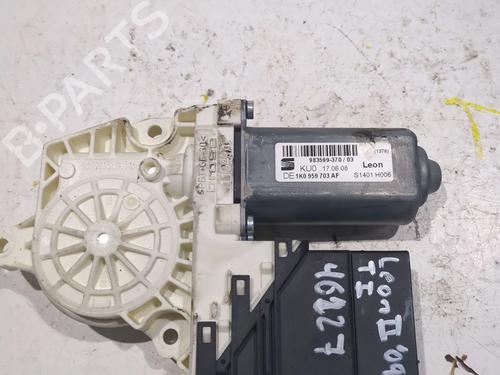 Rudehejsemotor forskærm venstre SEAT LEON (1P1) 1.9 TDI (105 hp) 23927167