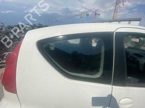 Panel rude bagtil højre Panel rude bagtil højre PEUGEOT 107 (PM_, PN_) 1.4 HDi (54 hp) 37493853 37493853