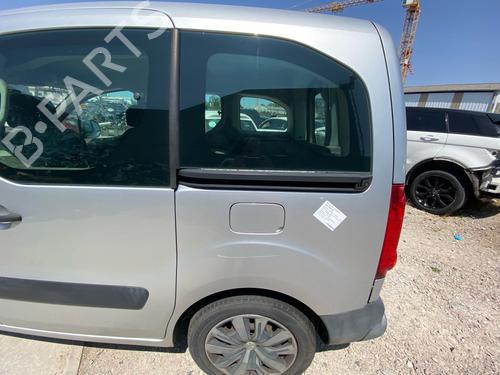 Used Rear left door window Rear left door window 37636724 37636724