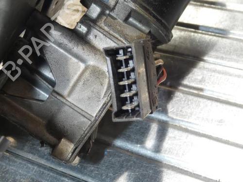 Used Front wiper motor RENAULT TRAFIC Van (T_, P_, V_) [1989-2002]  23670907