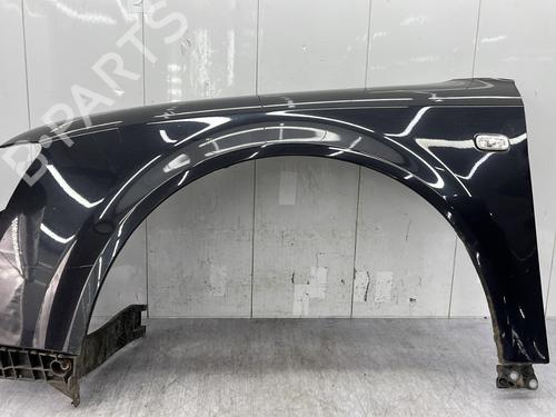 Guarda-lamas esquerdo AUDI A4 B6 (8E2) 2.5 TDI (155 hp) 32673103