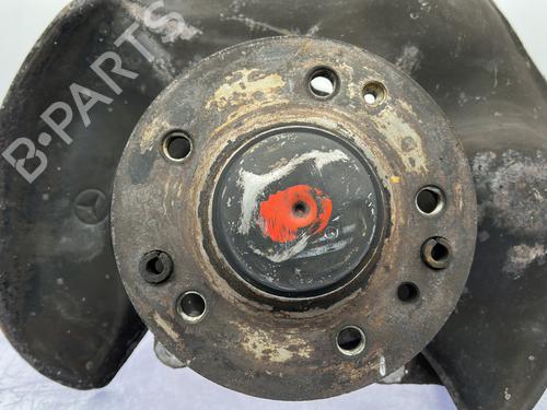 Used Right front steering knuckle Right front steering knuckle MERCEDES-BENZ 124 Saloon (W124) 250 D (124.125) (94 hp) 24373081 24373081