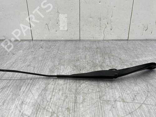 Used Front windshield wiper arm DACIA SANDERO II TCe 90 (B8M1, B8MA, B8AC) (90 hp) 23761515