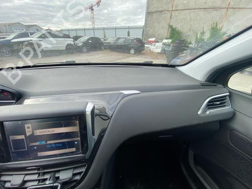 Instrumentbord Instrumentbord PEUGEOT 208 I (CA_, CC_) 1.2 VTI 82 (82 hp) 36511656 36511656