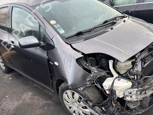 Brugte TOYOTA YARIS (_P9_) 1.4 D-4D (NLP90_, NLP90R) (90 hp) 4371983