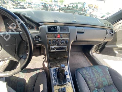 Dashboard MERCEDES-BENZ E-CLASS (W210) E 240 (210.061) | BP36440136C46 - Image 9