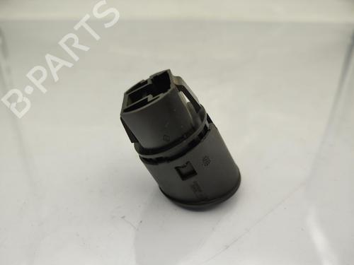 switch-renault-megane-ii-saloon-lm01_-2003-23733325 main image