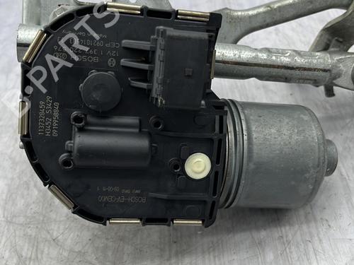 Used Front wiper motor PEUGEOT 3008 I MPV (0U_) 1.6 HDi (109 hp) 23674600