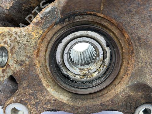 Used Left front steering knuckle Left front steering knuckle MITSUBISHI LANCER V Station Wagon (CB_W, CD_W) 1.6 16V 4WD (CD4W) (113 hp) 25270069 25270069