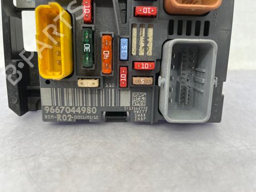 Used Fuse box Fuse box PEUGEOT 3008 I MPV (0U_) 1.6 HDi (109 hp) 39539001 39539001
