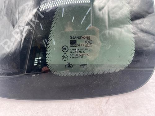 Vidro painel traseiro direito Vidro painel traseiro direito SSANGYONG REXTON / REXTON II (GAB_) 2.7 D 4x4 (186 hp) 39757008 39757008