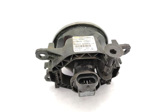 right-front-fog-light-renault-megane-iv-hatchback-b9amn_-2015-23720151 main image