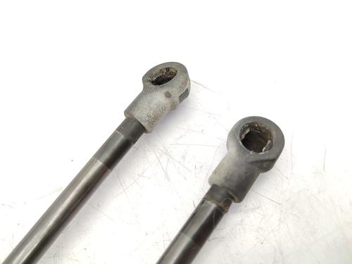 Tailgate lift support TOYOTA YARIS (_P13_) 1.4 D (NLP130_, NLP130) | BP23678275C138 