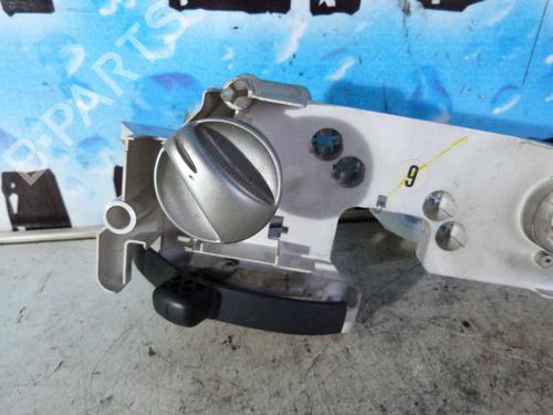 climate-control-toyota-yaris-_p1_-1999-2000-2001-2002-2003-2004-2005-23687359 main image