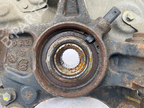 Used Left front steering knuckle Left front steering knuckle PEUGEOT 3008 II SUV (MC_, MR_, MJ_, M4_) 1.5 BlueHDi 130 (131 hp) 40040770 40040770