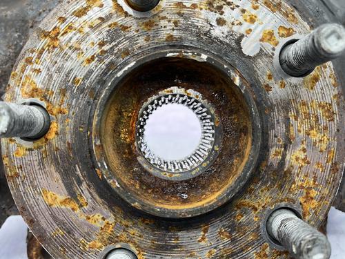 Used Right front steering knuckle Right front steering knuckle TOYOTA AURIS (_E15_) 2.0 D-4D (ADE150_, ADE150R) (126 hp) 31970735 31970735