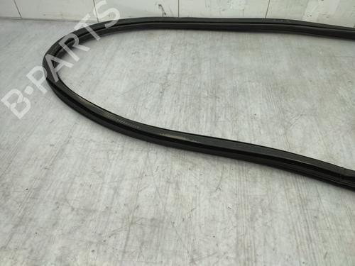 Used Rubber door seal Rubber door seal PEUGEOT 208 II (UB_, UP_, UW_, UJ_) 1.2 PureTech 100 (101 hp) 27617472 27617472