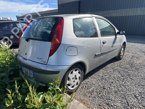 Brugte FIAT PUNTO (188_) 1.2 60 (188.030, .050, .130, .150, .230, .250) 4998541