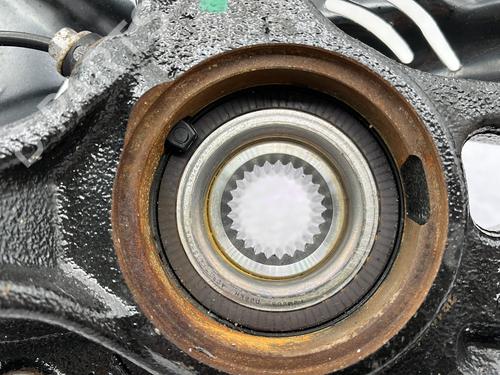 Used Right front steering knuckle Right front steering knuckle FORD FIESTA VII (HJ, HF) 1.1 Ti-VCT (75 hp) 25770785 25770785