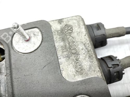 Gear lever VW TOURAN (1T1, 1T2) 1.9 TDI | BP23743271M90