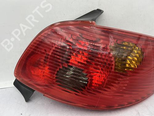 Right taillight PEUGEOT 206 Hatchback (2A/C) 1.4 i | BP23683328C35 