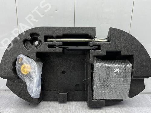 Used Jack Kit PEUGEOT 208 II (UB_, UP_, UW_, UJ_) e-208 (136 hp) 23760539