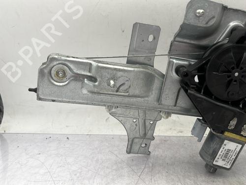 Right front window motor PEUGEOT 208 I (CA_, CC_) 1.2 VTI 82 | BP30814635E20