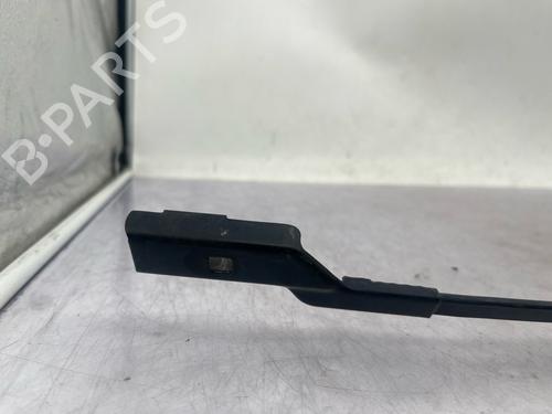 Used Front windshield wiper arm Front windshield wiper arm 37676487 37676487