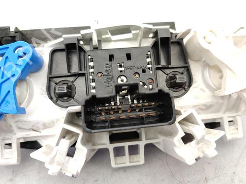Used Climate control RENAULT TWINGO II (CN0_) 1.2 16V (CN04, CN0B) (75 hp) 23718441