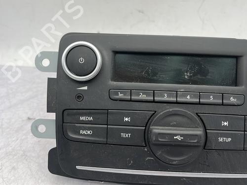 Used Radio Radio DACIA DUSTER (HM_) 1.5 dCi 115 4x4 (HMAD) (116 hp) 30679429 30679429