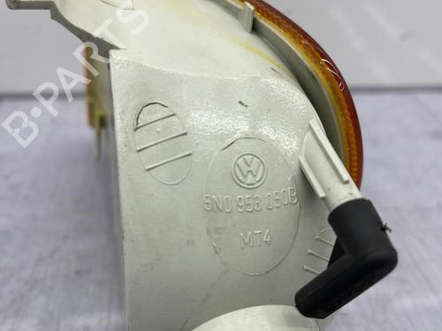 Right front indicator VW POLO III (6N1) 64 1.9 SDI | BP24656401C33 