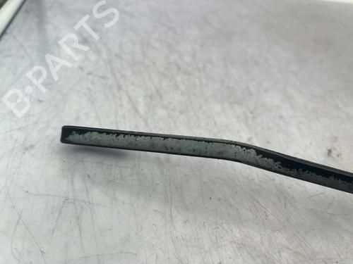 Used Front windshield wiper arm Front windshield wiper arm 37676475 37676475