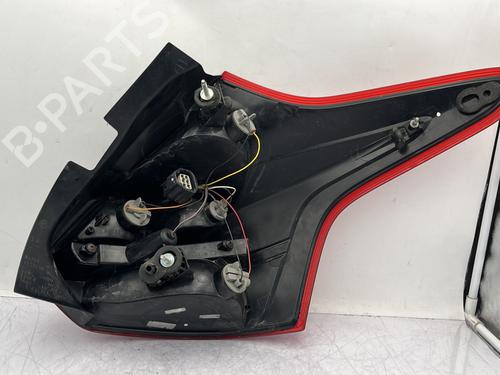 left-taillight-ford-focus-iii-2010-2011-2012-2013-2014-2015-2016-2017-2018-2019-2020-32272881 main image