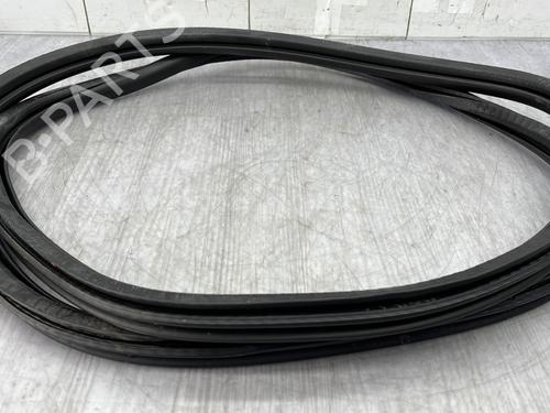 Used Rubber door seal Rubber door seal PEUGEOT 3008 II SUV (MC_, MR_, MJ_, M4_) 1.6 BlueHDi 120 (120 hp) 25157165 25157165