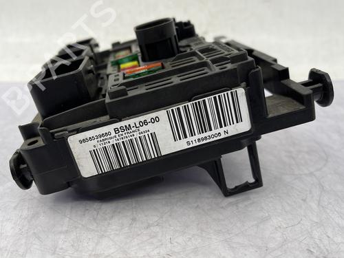 Fuse box CITROËN C5 II (RC_) 2.0 HDi (RCRHRH) | BP32093748E1 
